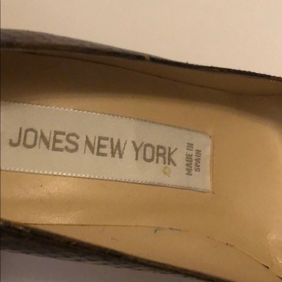 Jones New York shoes. Snake skin color brown 7 1/2 - Picture 3 of 6